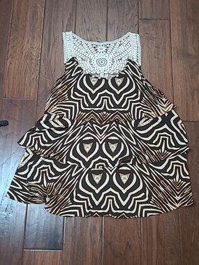 Madison Abstract Designed Front Tiered Sleeveless Blouse with Crochet Size Large